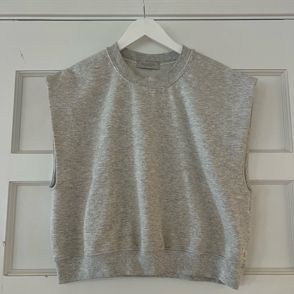 Ragabond Cropped Sleeveless Sweatshirt